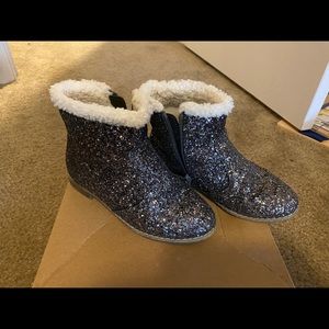Nice glittery booties for girls